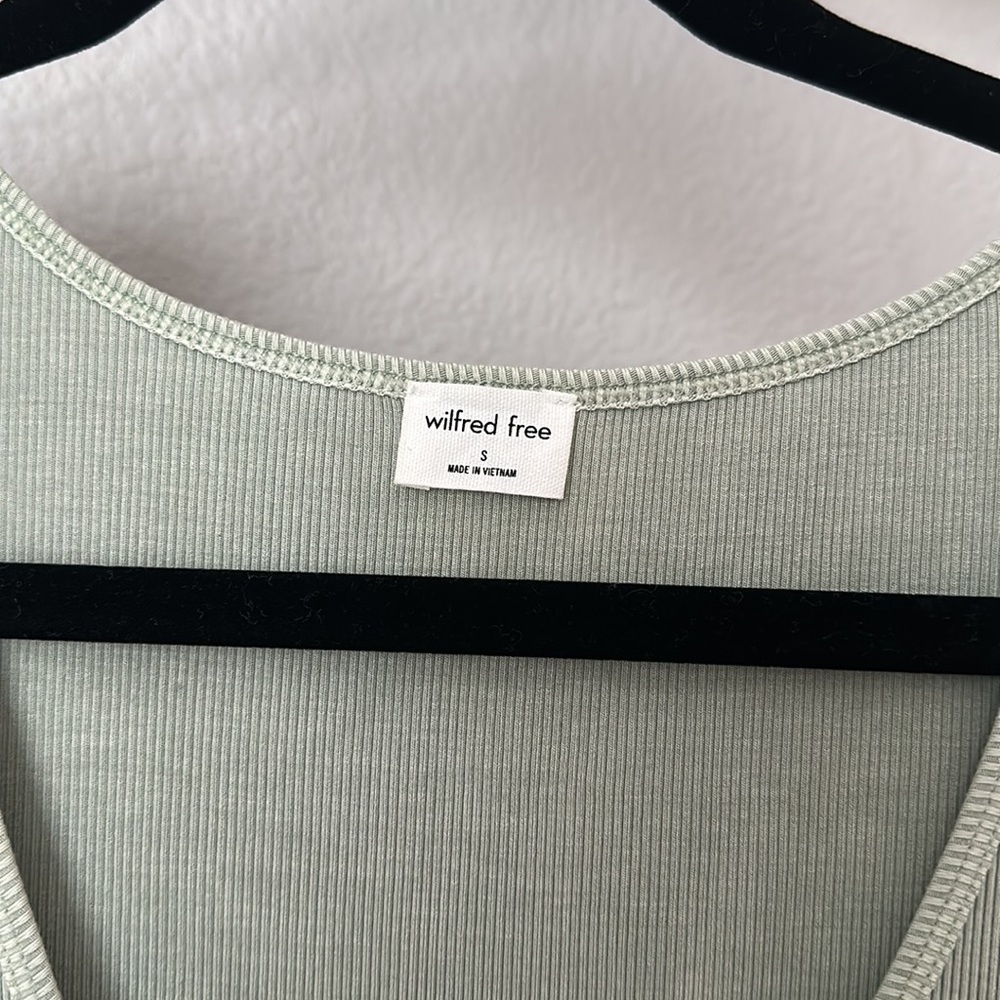 Aritzia Wilfred Free top - Picture 2 of 3